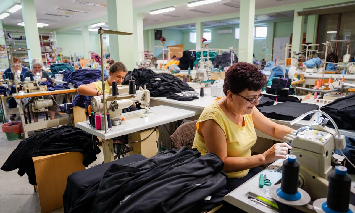 Les résultats révèlent une association possible entre l'exposition aux fibres de coton et un risque accru de cancer du sein postménopausique. Les femmes exposées à ces fibres présentaient un risque accru de cancer de 42 % comparativement aux femmes non exposées. Lorsque l'exposition survenait avant l'âge de 36 ans ou avant la première grossesse menée à terme, le risque atteignait 63 %.