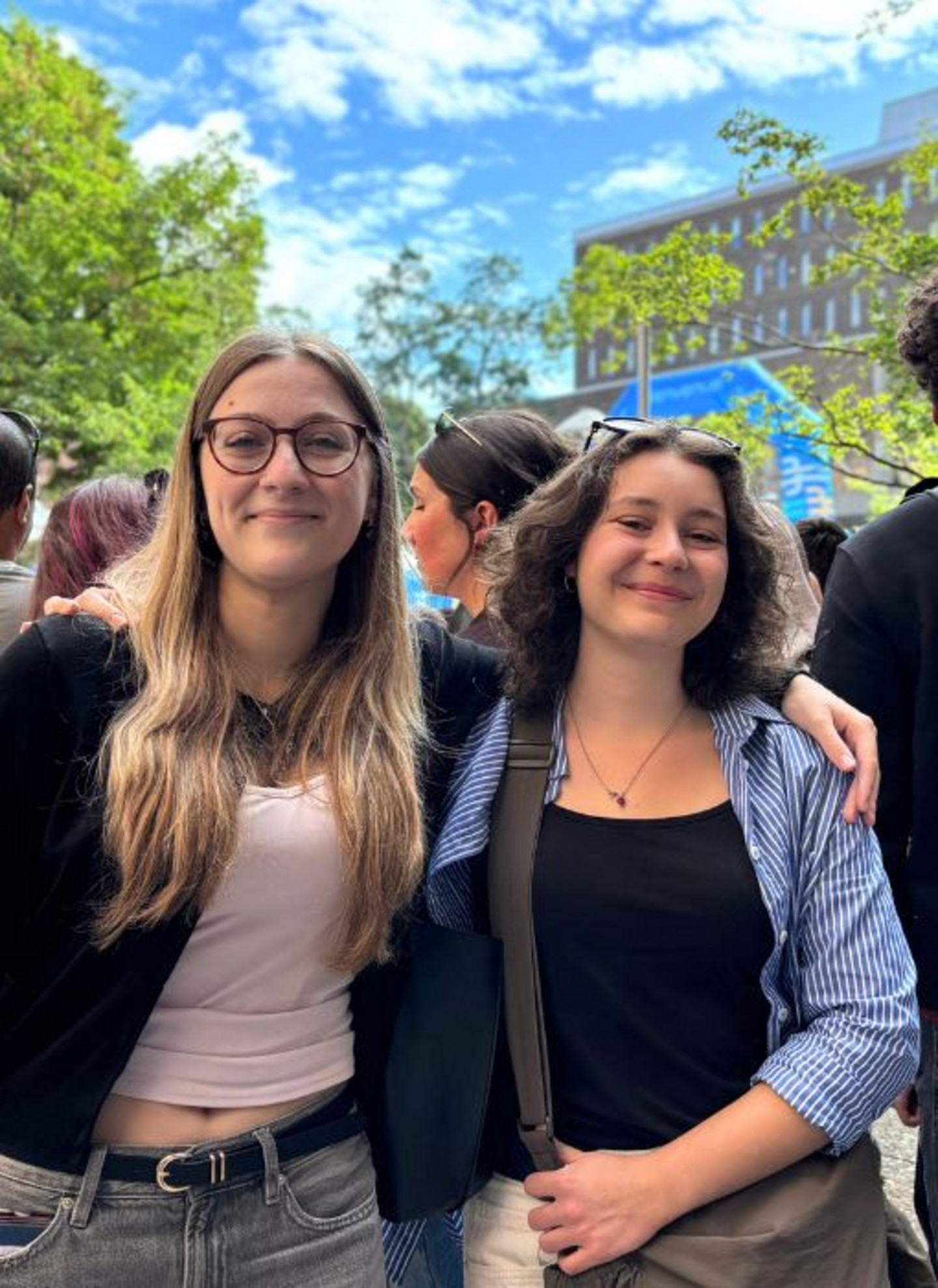 Abigahel Chamberland, à droite, accompagnée d'Émilie Beaulieu