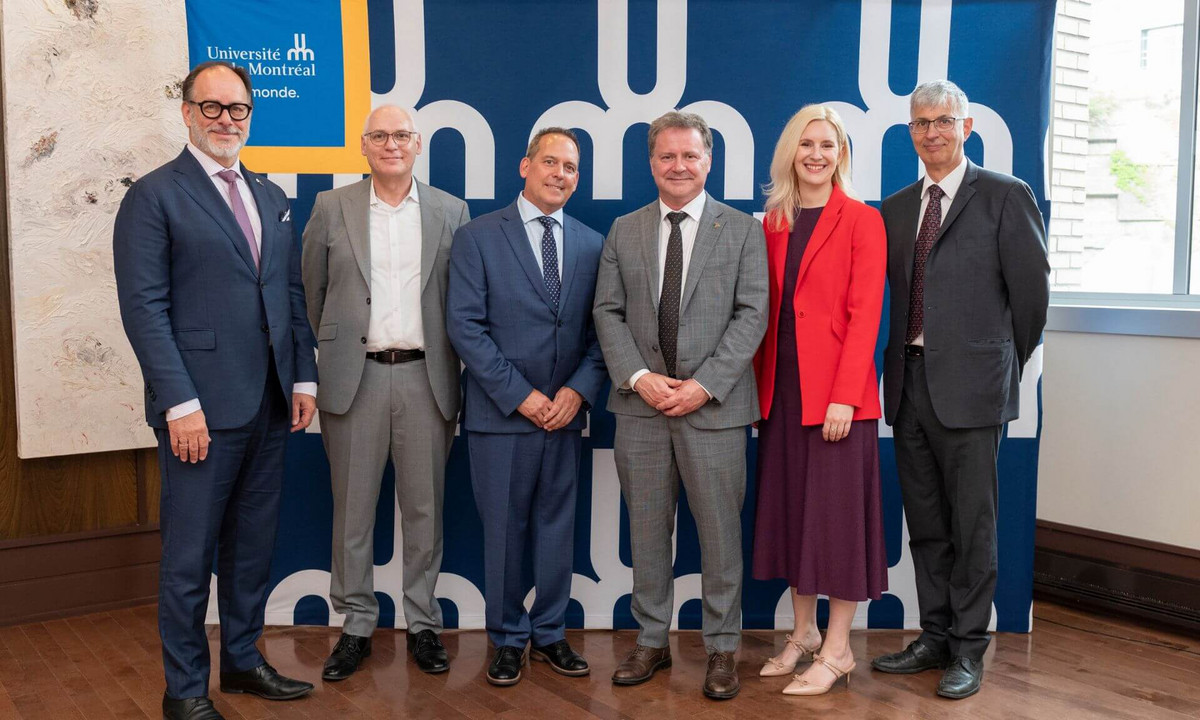 M. Daniel Jutras, recteur, messieurs Christian Scotto, directeur associé - Affaires médicales et Geoff Fryer, directeur national des ventes chez Celltrion Healthcare Canada, Dr Patrick Cossette, doyen de la Faculté de médecine, Mme Émilie L. Cayer, directrice générale de la philanthropie au vice-rectorat à la philanthropie et à l'engagement des diplômés, et Dr Marc Bilodeau, directeur du Département de médecine.