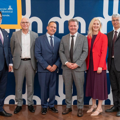M. Daniel Jutras, recteur, messieurs Christian Scotto, directeur associé - Affaires médicales et Geoff Fryer, directeur national des ventes chez Celltrion Healthcare Canada, Dr Patrick Cossette, doyen de la Faculté de médecine, Mme Émilie L. Cayer, directrice générale de la philanthropie au vice-rectorat à la philanthropie et à l'engagement des diplômés, et Dr Marc Bilodeau, directeur du Département de médecine.