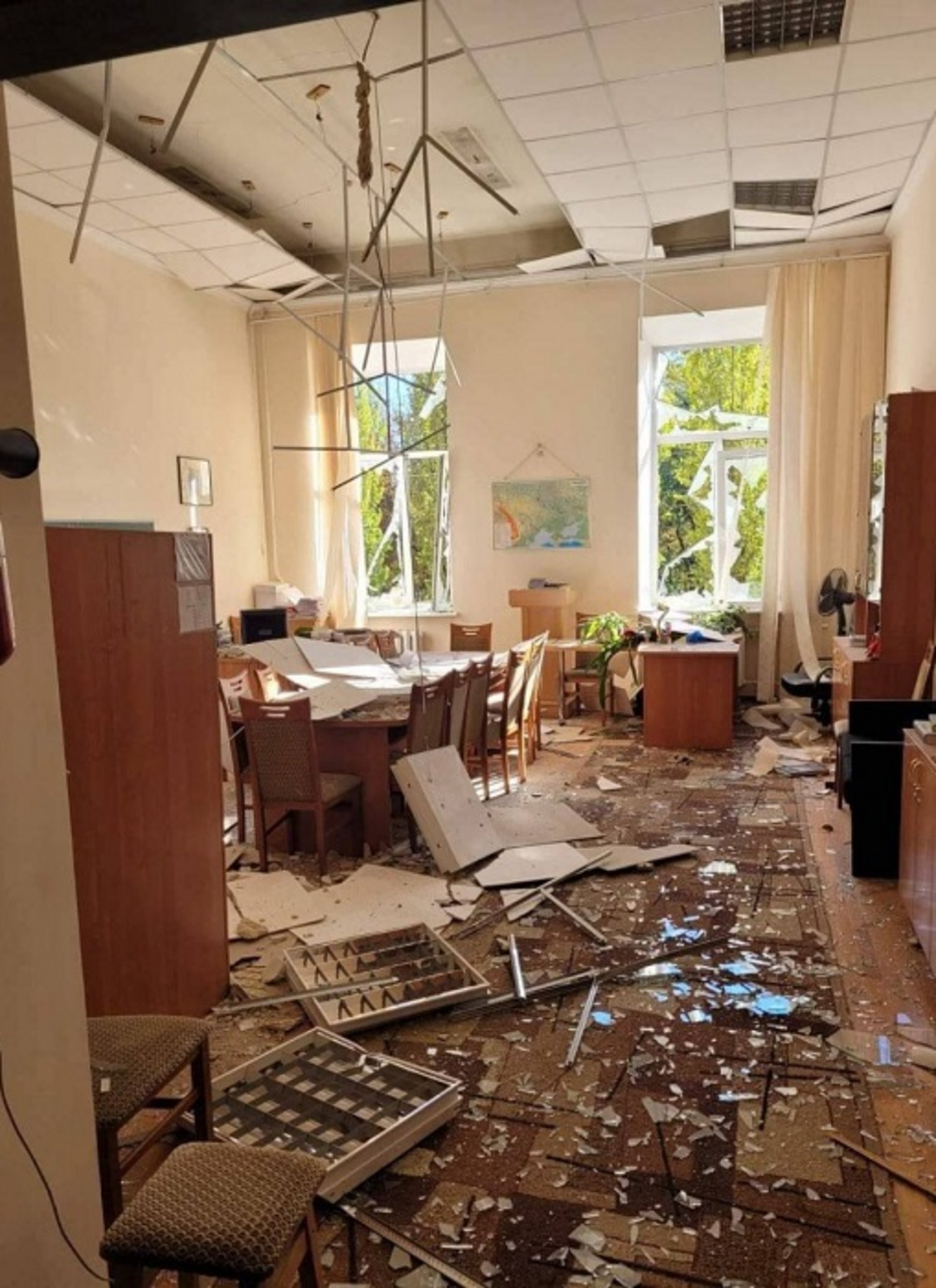 Une salle de classe de l’Université nationale Taras-Chevtchenko de Kiev endommagée par des bombardements.