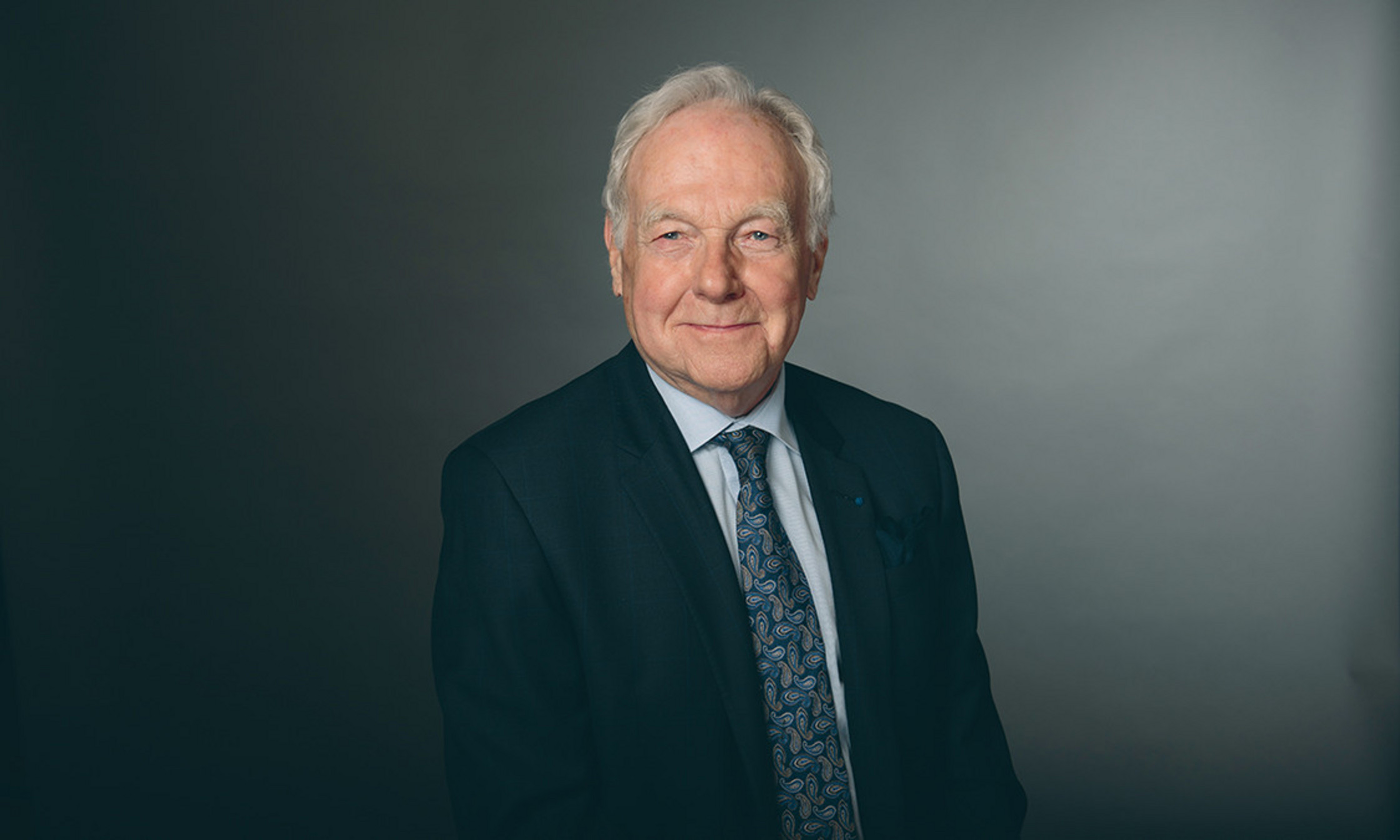 Le président de l'Association et du conseil des diplômés, JACQUES GIRARD