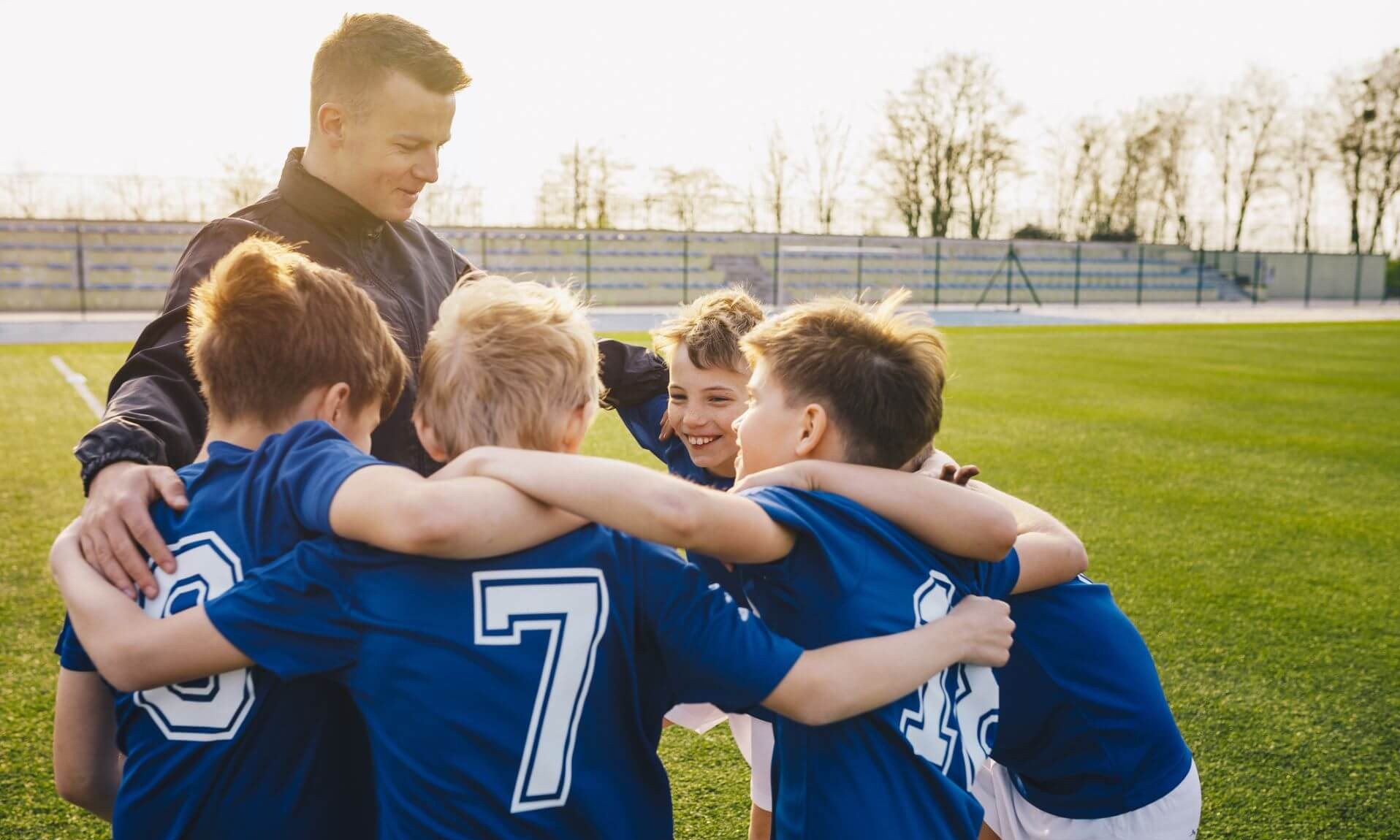L'approche proposée est accessible et bénéficie autant aux familles, aux écoles qu'aux communautés.