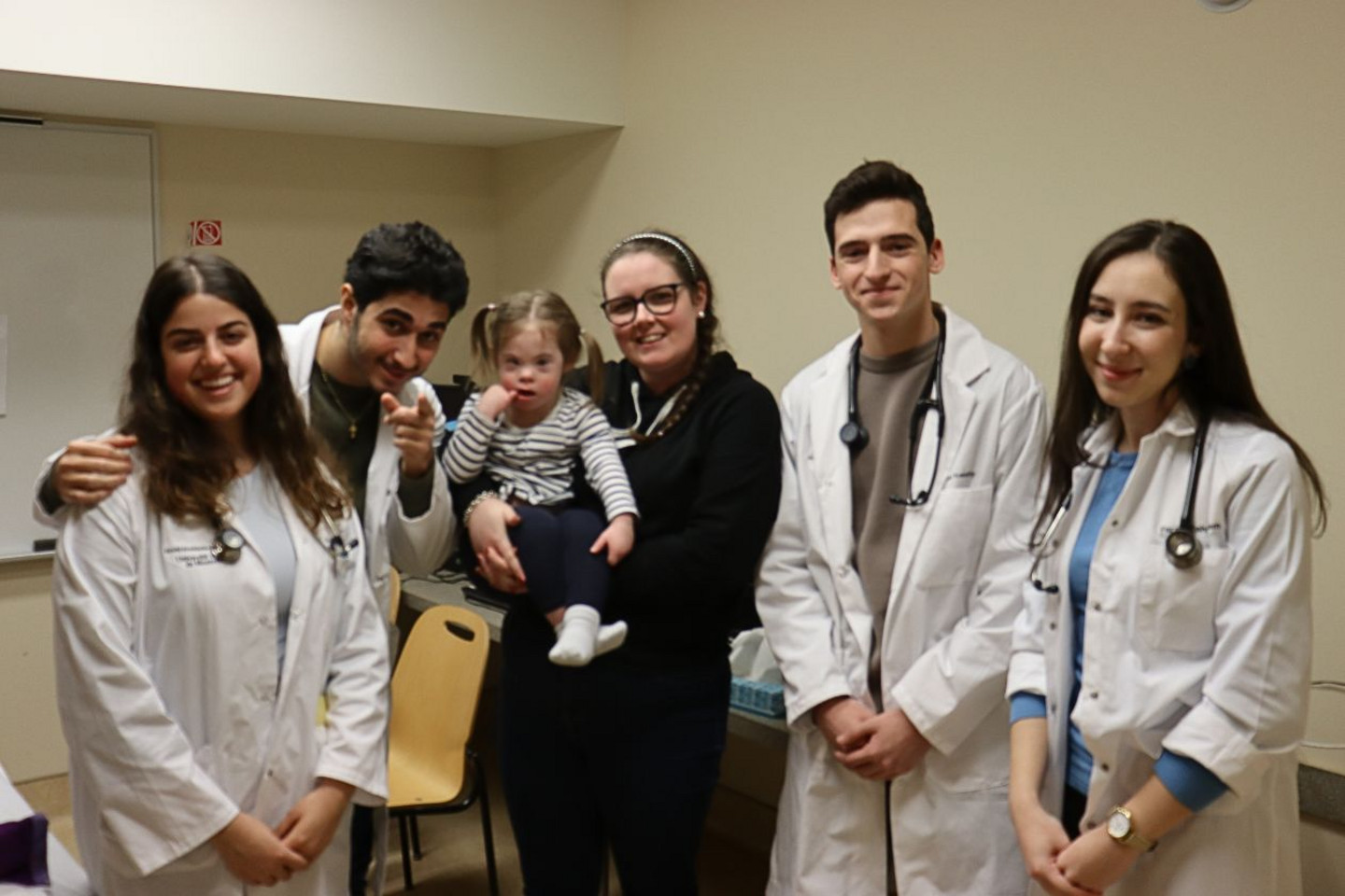 Anamnèse et examen physique du patient au CAAHC.