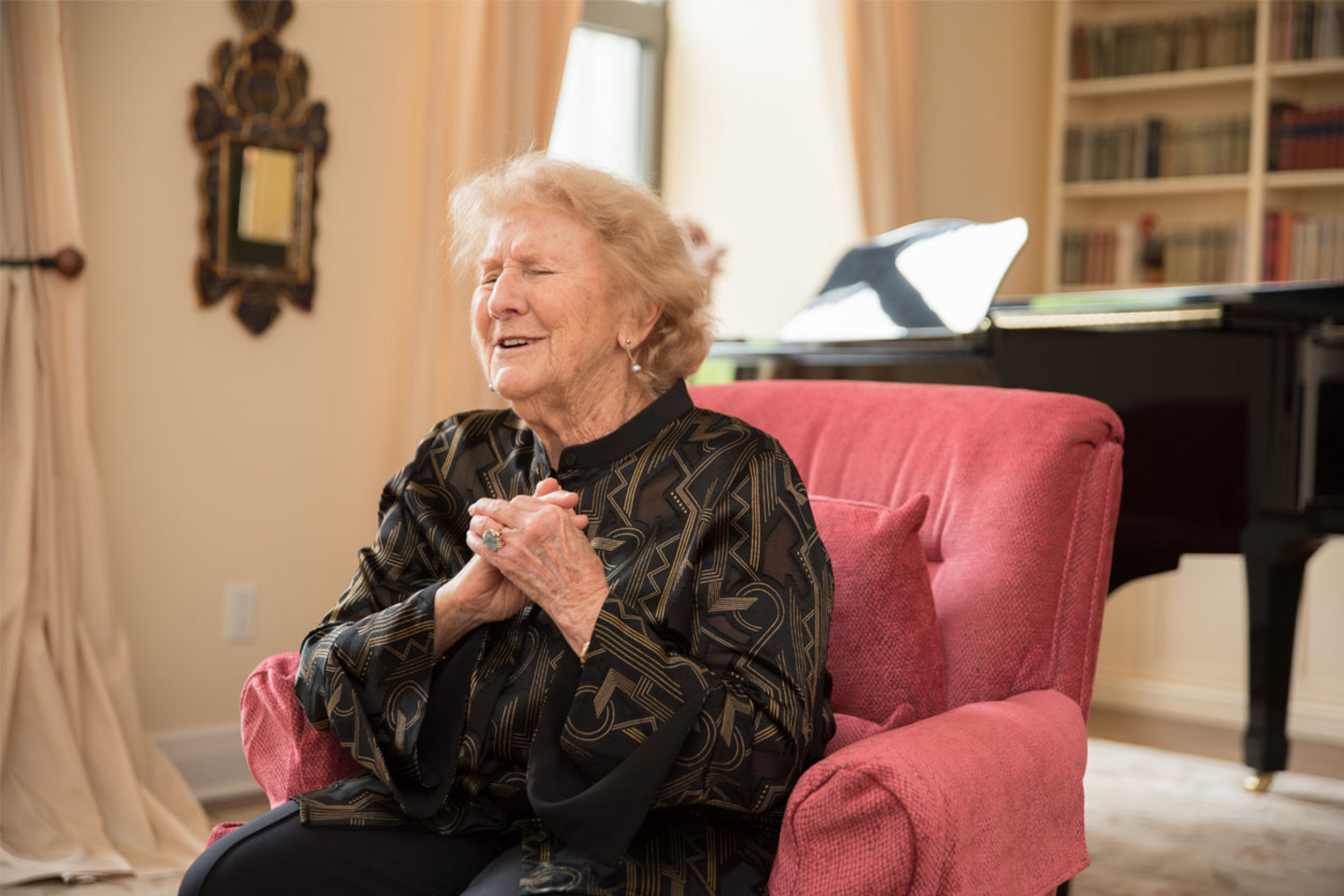 «À 90 ans, l’âge n’a plus d’âge! Ma vie m’a surtout appris qu’on peut transformer une épreuve ou un échec en victoire; si l’on est compétent, qu’on a du courage et qu’on est tenace, on peut aller jusqu’au bout de ses rêves», confie la romancière, qui a conservé son coeur d'enfant!