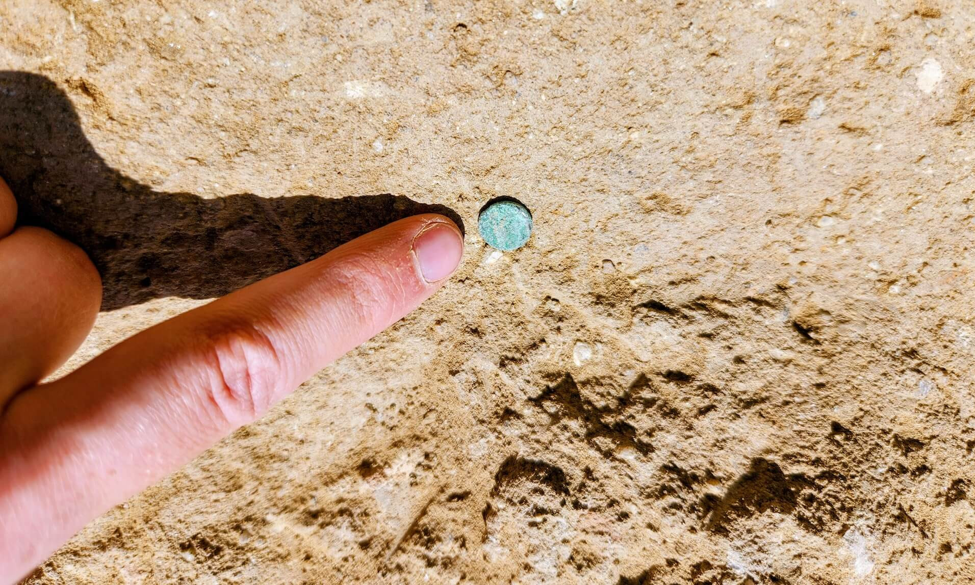 Une pièce de monnaie antique découverte sur le site d’Argilos
