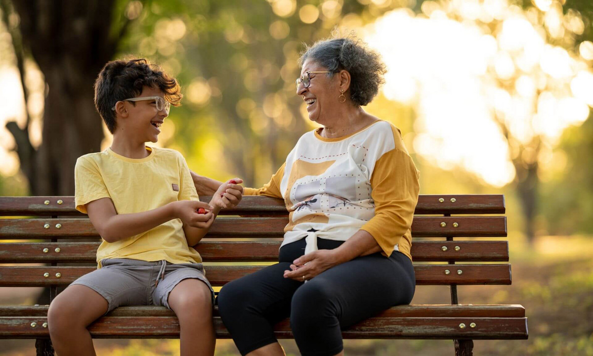 L'étude indique qu’il y aurait une relation directe entre le revenu des grands-parents et la probabilité que leurs petits-enfants accèdent à l’enseignement postsecondaire.