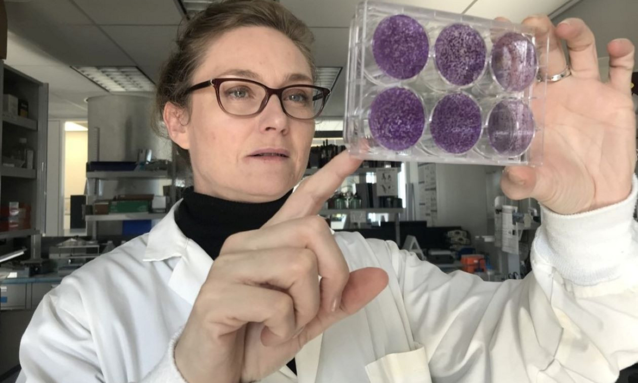 La professeure Nathalie Grandvaux a obtenu plus d’un demi-million de dollars de la Fondation canadienne pour l’innovation afin d’adapter le laboratoire du Centre de recherche du CHUM au «niveau de confinement 3», ce qui permet la manipulation de virus extrêmement dangereux comme le SRAS-CoV-2.