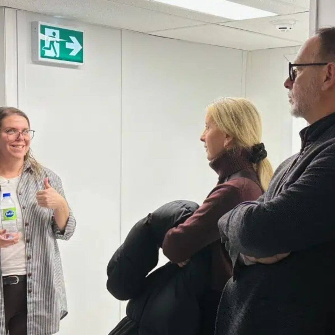 Émilie Fortier présente le HMA à Marie-Josée Coutu, présidente de la Fondation Marcelle et Jean Coutu, et à Daniel Jutras, recteur de l’Université de Montréal.