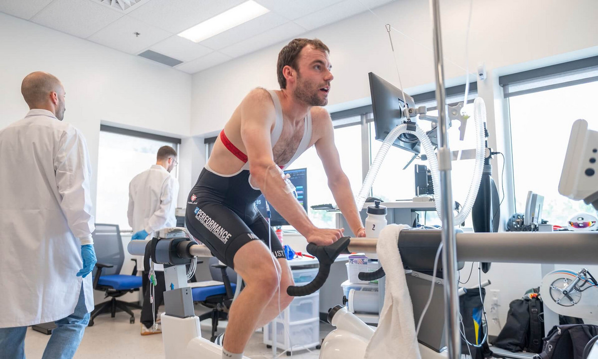 Ex-triathlonien au sein de l’Équipe nationale, le doctorant Jérémy Briand a été le premier participant du projet de recherche visant à évaluer quelle dose de boisson à base de sirop d’érable peut être tolérée et offrir des performances optimales à vélo.
