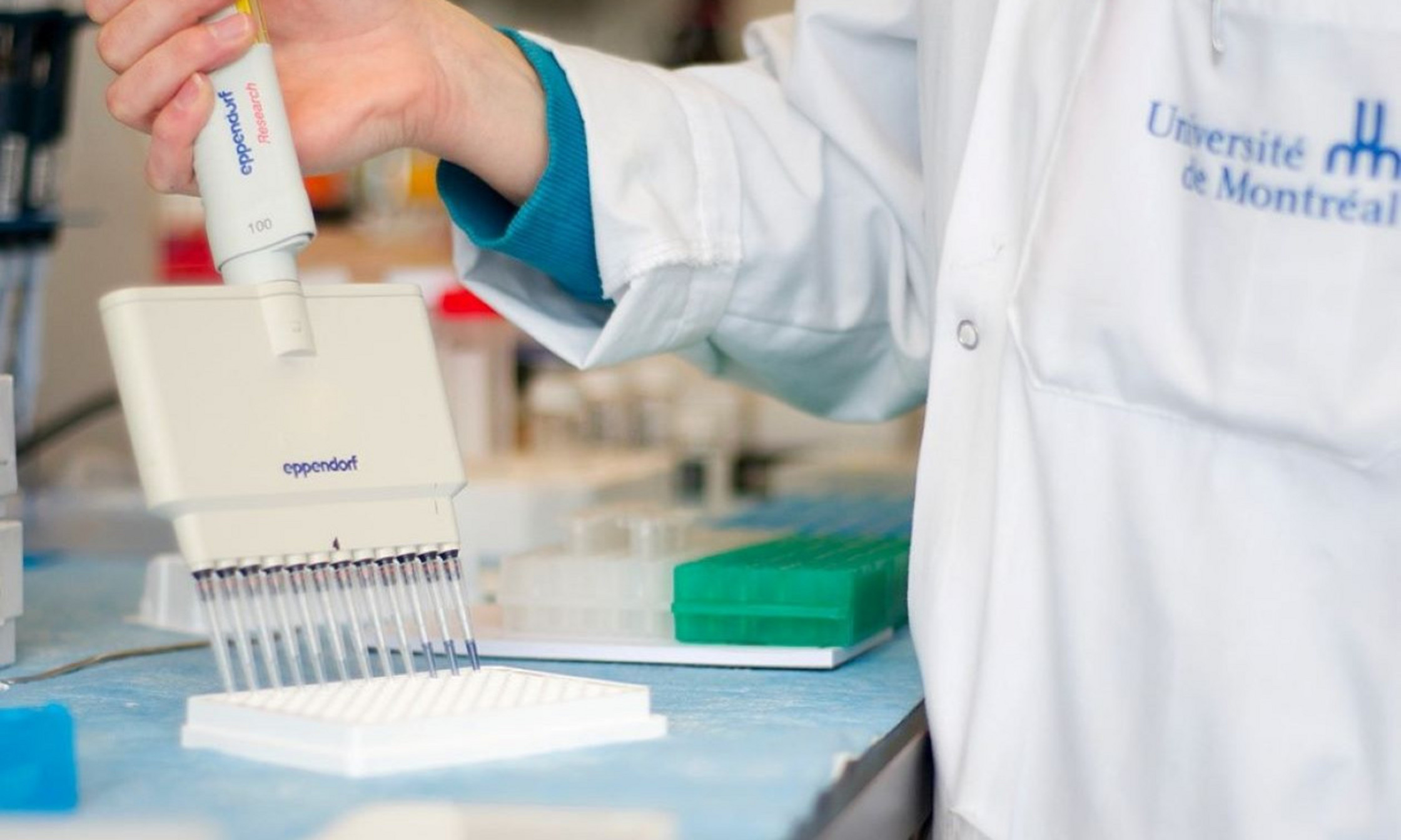 La crise sanitaire dans laquelle nous sommes plongés a démontré le besoin d’accroître l’autonomie du Québec en matière de découverte, de mise au point et de production de médicaments.