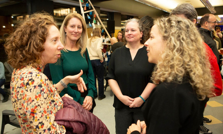 Juste avant le congé d'hiver, les membres de la communauté étudiante et du personnel se sont rassemblés à la cafétéria Chez Valère pour UdeM en fête.