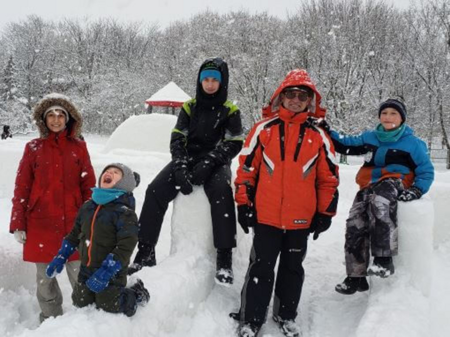 Au parc avec ses garçons et son père (février 2021)
