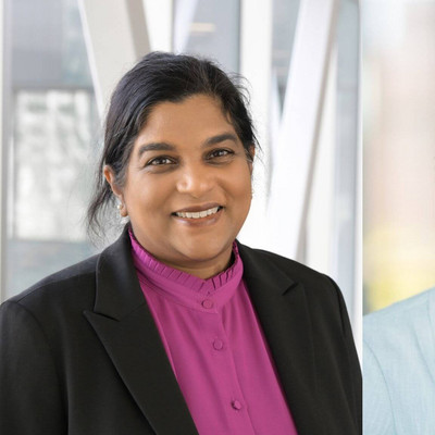 La Dre Saima Hassan, professeure agrégée au Département de chirurgie, et Sylvie Mader, professeure titulaire au Département de biochimie et médecine moléculaire de l'Université de Montréal