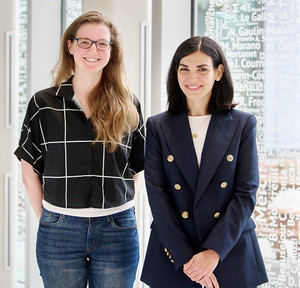 La Dre Despoina Manousaki, à droite, accompagnée de son associée de recherche Isabel Gamache La Dre Despoina Manousaki, à droite, accompagnée de son associée de recherche Isabel Gamache