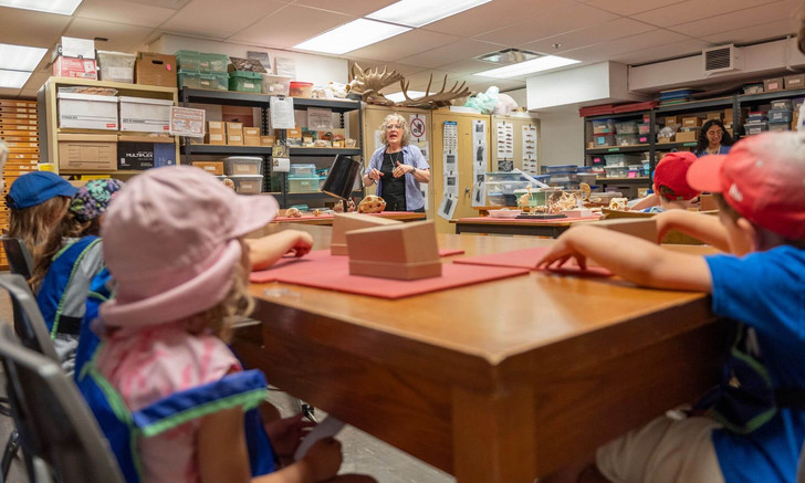 The children were able to handle the bones. “It feels like wood!” one of them remarked.