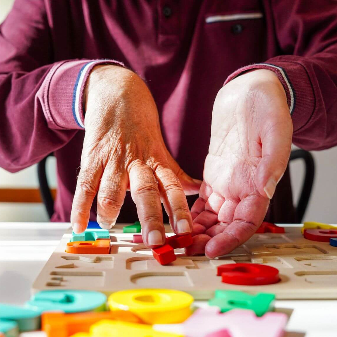 La bourse de recherche clinique permet de soutenir la formation d’un clinicien dans le domaine de la recherche et des soins liés à la SLA.