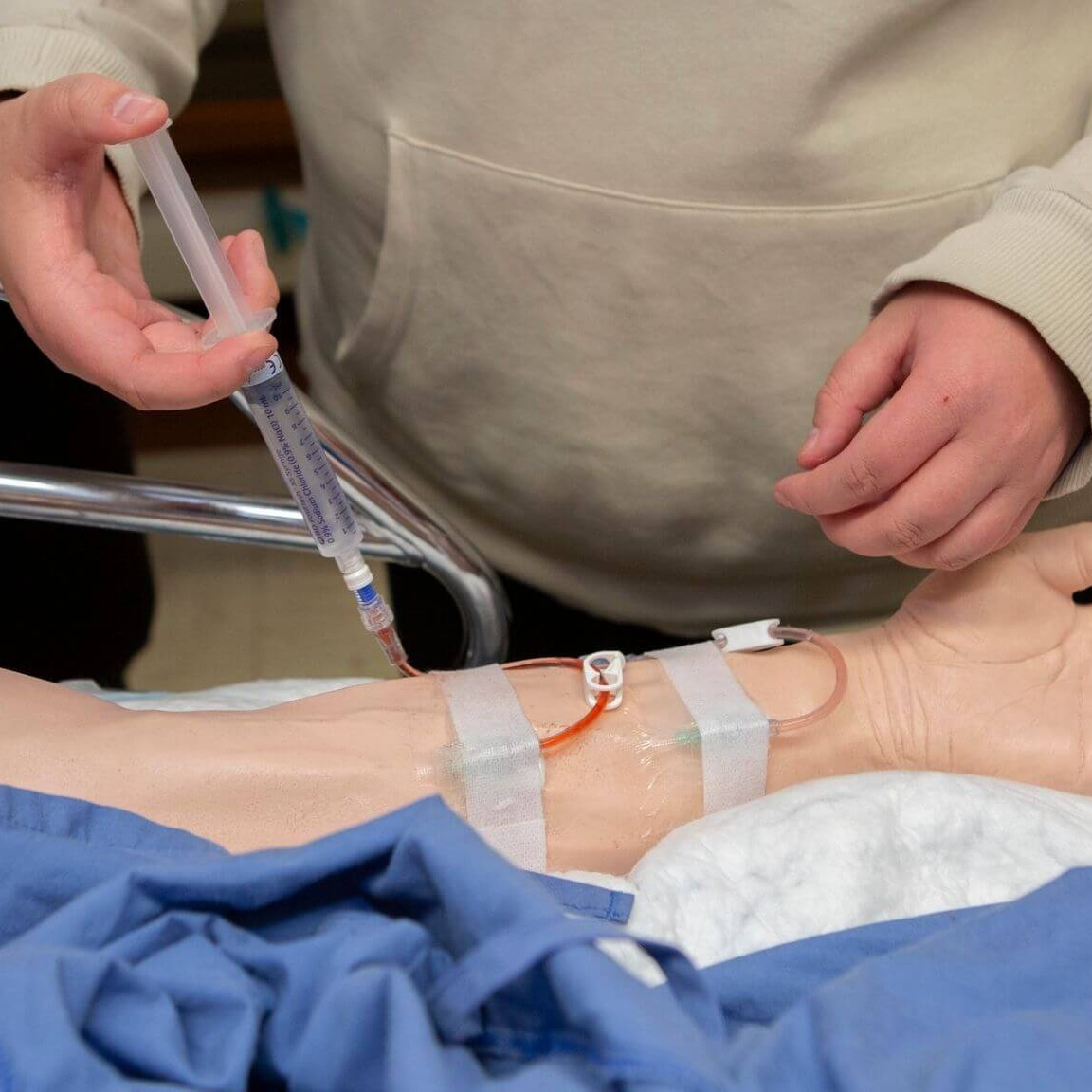 Des élèves de Pessamit au Centre d’expertise en simulation en santé.