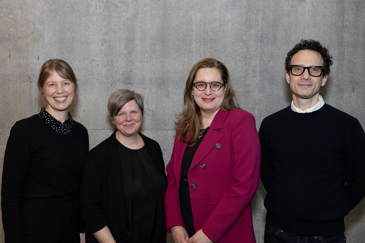 De gauche à droite: Stephen Legari, responsable des programmes éducatifs – Art-thérapie, MBAM; Aspasia Karalis, professeure adjointe de clinique à la Faculté de médecine de l’UdeM; Mélanie Deveault, directrice de l’éducation et de l’engagement communautaire, titulaire de la Chaire Ariane Riou et Réal Plourde pour l’art et l’éducation au service de la communauté, au MBAM; et Kate Walker, Responsable de programmes, MBAM. 