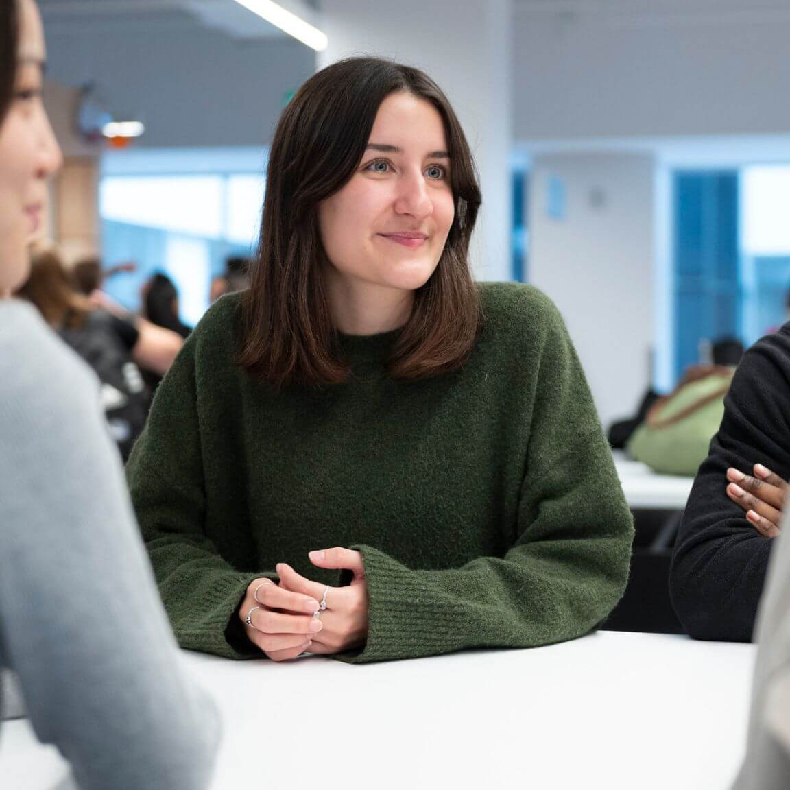 La formation s’adresse aux titulaires d’un diplôme de 1er cycle en lettres, en sciences humaines ou sciences sociales.